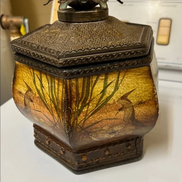 Hexagonal Decorative Bird-Top Trinket Box in Antique Bronze and Gold - Picture 4 of 5